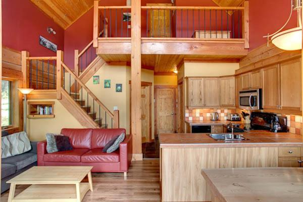 Mount 7 Lodges Golden Room photo