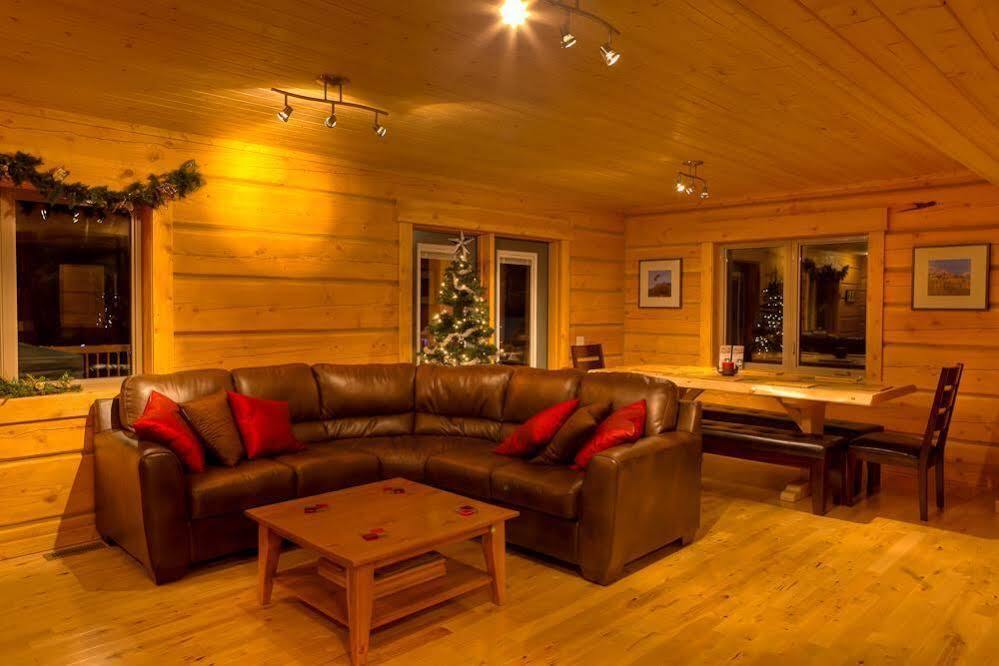 Mount 7 Lodges Golden Exterior photo